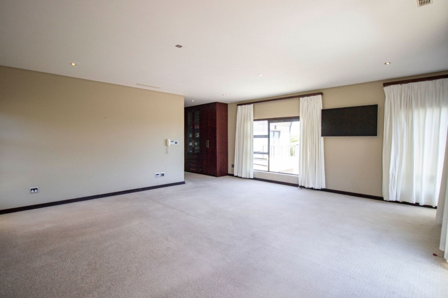 6 Bedroom Property for Sale in Baronetcy Western Cape